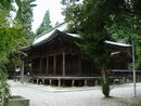 八王子神社社殿右斜め正面から撮影した写真