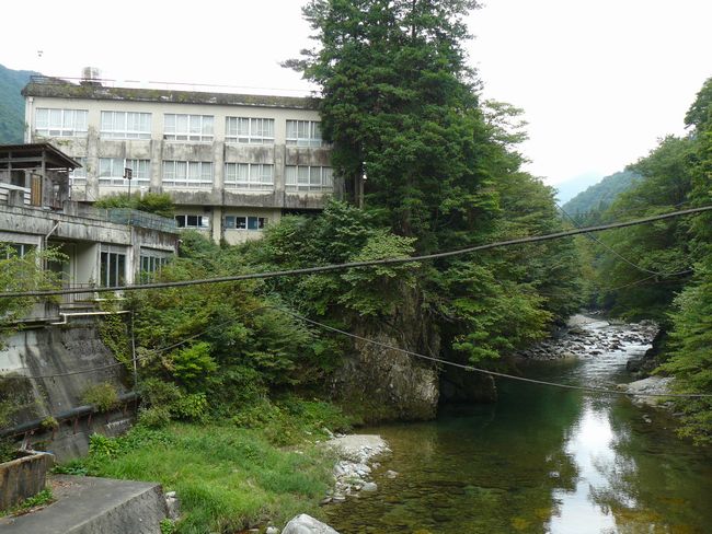 ��������F������