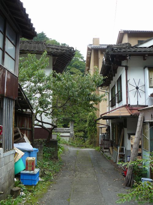 ��������F������