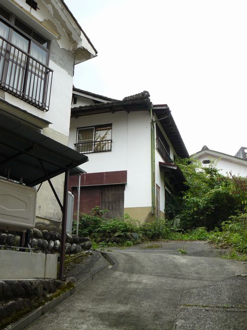 ��������F������