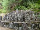 岩井山東院境内に建立された石仏群
