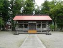 白鳥神社参道から見た拝殿正面と石造狛犬