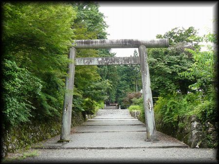 ���R����_�Ћ������ʂɐ݂���ꂽ�Β���