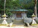 五社神社参道に設けられた石造神橋と石燈籠と石垣と石造玉垣と石造狛犬と拝殿