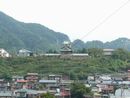 神岡城の全景を離れた場所から撮影した写真