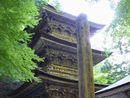 横蔵寺境内に建立されている荘厳な三重塔
