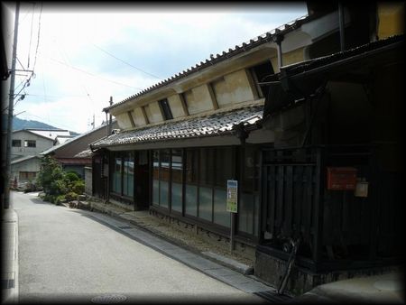 ���[�ƏZ����E�΂ߐ��ʂ���B�e�����摜