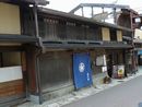 勝川家住宅を左斜め正面から写した写真
