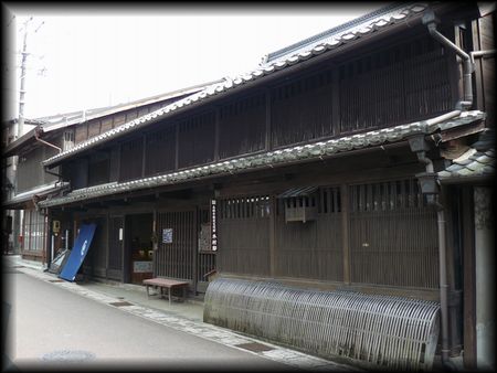 木村家住宅主屋を右斜め正面から撮影した画像
