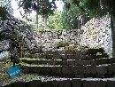 岩村城埋門を構成している堅固な石垣