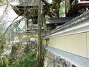 浄福寺の境内を支える石垣と土塀
