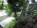 萩原諏訪城石垣と堀の様子を写した写真