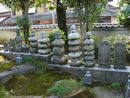 浄覚寺の境内に建立されている五輪塔群