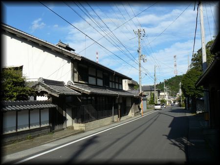 今須宿の大型町屋建築が町並みを構成している画像