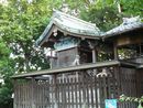 八幡神社透塀越しに見える本殿と可愛い狛犬
