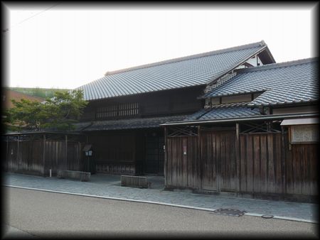古山家住宅（大井村庄屋）主屋を右斜め正面から撮影した画像