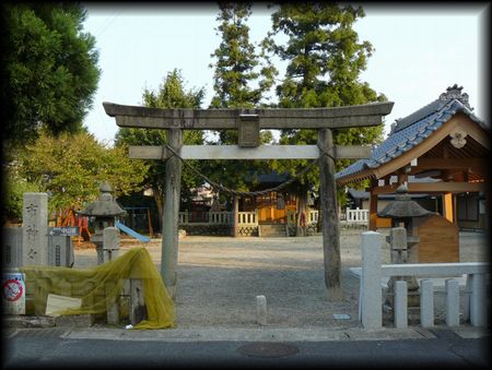 �s�_�_�Ћ������ʂɐ݂���ꂽ�Β����ƐΓ���