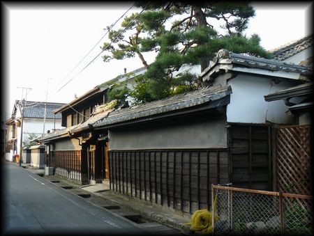 古屋家住宅（大井村庄屋）を右斜め正面から撮影した画像