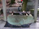 武並神社参拝者の身を清める手水鉢