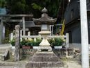 大湫神明神社境内正面に設けられた石燈籠兼常夜灯