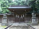 各務の舞台にある村国神社の本殿前に設けられた神門