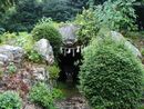 手力雄神社境内古墳の石室入口の石積みを撮影した画像