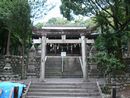 広見神社参道石段から見た境内を支える玉石垣