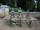 可成寺境内に建立されている森三兄弟の墓石