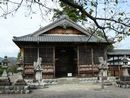 太部神社拝殿正面と石燈篭と石造狛犬