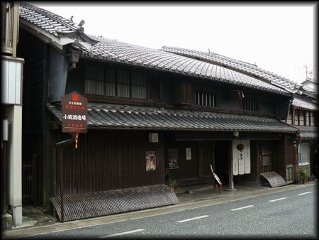 小坂家住宅主屋を左斜め正面から写した写真