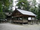 真木倉神社社殿全景左斜め前方を撮影した画像