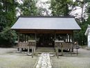 真木倉神社参道石畳みと拝殿正面を写した写真