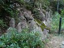 竜吟の滝の傍らに建立されている石仏群