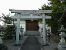 物部神社参道に設けられた石鳥居と石燈籠