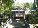 榊山神社参道石段から見上げた拝殿