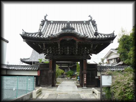 �~�ʎ��������ʂɐ݂���ꂽ�R��Ɠy��