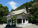 来振神社拝殿を右斜め正面から撮影した画像