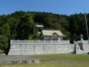 来振神社の社殿をやや離れた所から遷した全景写真