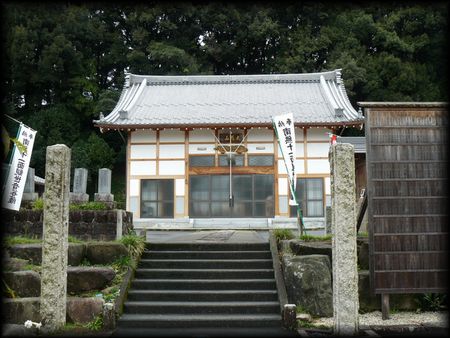 �������������ʂɐ݂���ꂽ�Β��R��