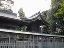 八幡神社の木製透塀越に見える幣殿と本殿