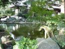 八幡神社境内に作庭された庭園の池