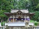 白川八幡神社参道石段越に見える拝殿正面