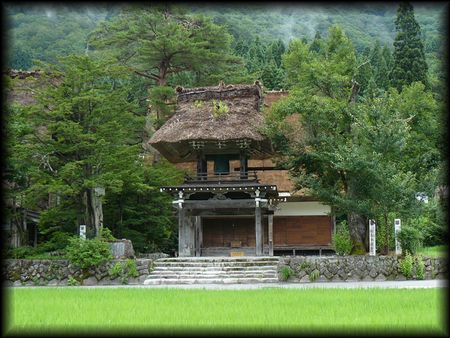 �c�މz�Ɍ����閾�P���̉����������͋C�������o���Ă���R��i�������O��j