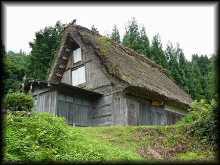 ���싽�F�����ƏZ��̍��΂ߐ��ʂ���B�e�����摜