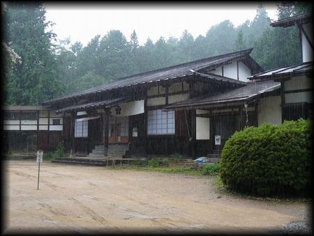 �嗲���{�����E�΂ߐ��ʂ���B�e�����摜