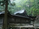 日枝神社格式が感じられる隙塀と本殿