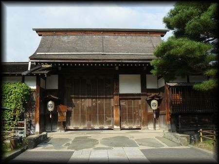 ���R�w���̐��ʂɐ݂���ꂽ�w����i�\��j