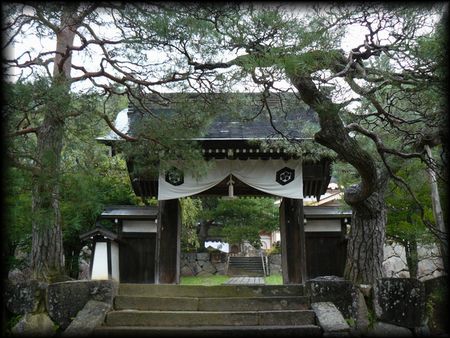 �@�Q���������ʂɐ݂���ꂽ�R��