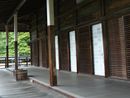 照蓮寺の本堂外陣を右斜め正面から撮影した写真