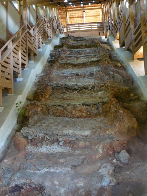 �����~����q��